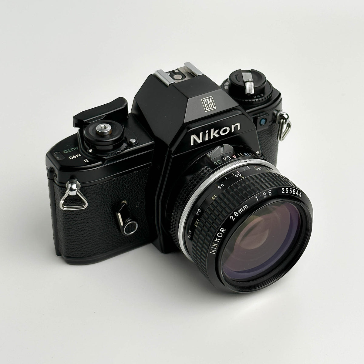 Analog Box N°54 - Nikon EM & Nikkor 28mm f/3.5